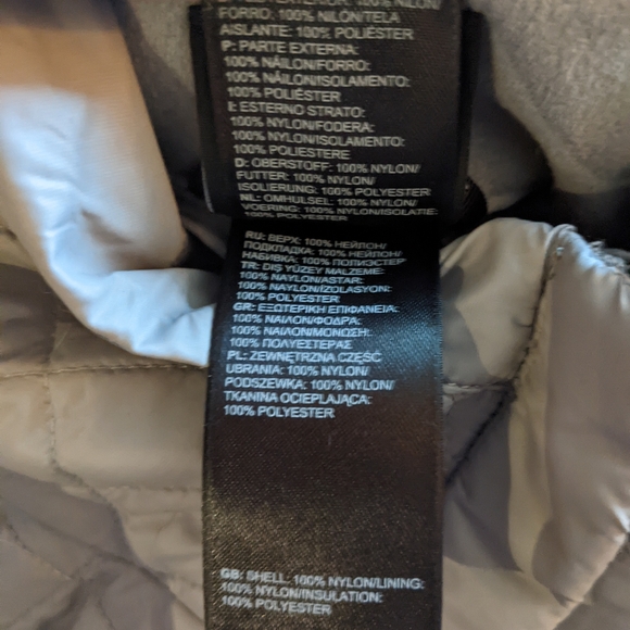 The North Face - Lightweight Quilted Plush Puff Vest C645 | XS | Gray & Red Logo - Picture 14 of 14